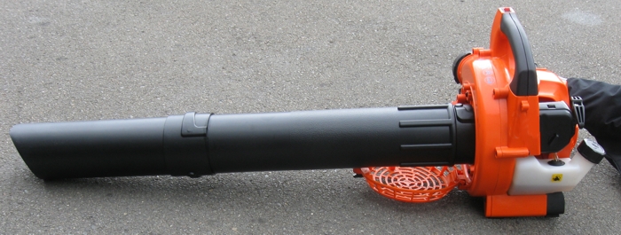 The GardenWiz Tools EBV-260 engine blower with vacuum kit is a handy tool to use about the home, garage or farm!